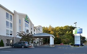 Holiday Inn Express Seaford Route 13