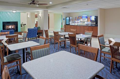 Holiday Inn Express Seaford-Route 13 Restaurant photo