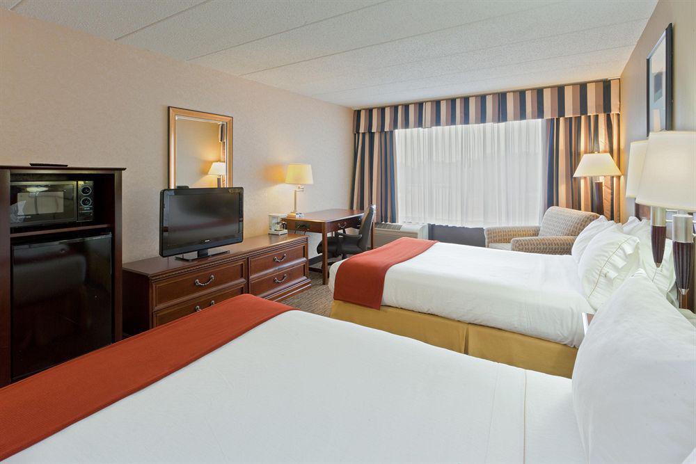 Holiday Inn Express Seaford-Route 13 Room photo
