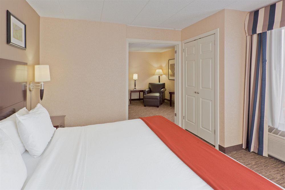 Holiday Inn Express Seaford-Route 13 Room photo