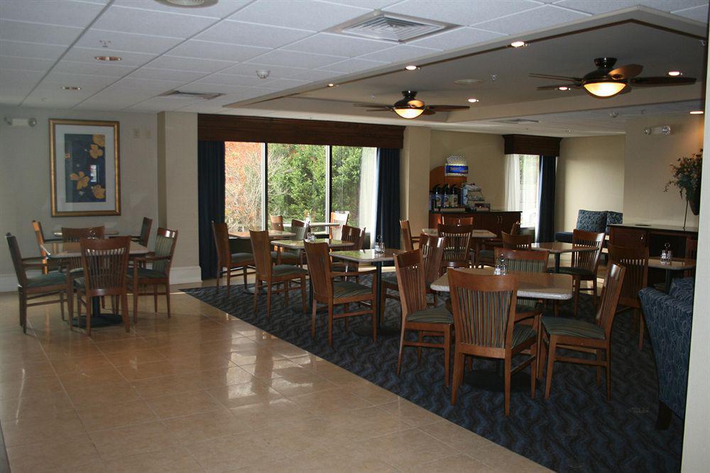 Holiday Inn Express Seaford-Route 13 Restaurant photo